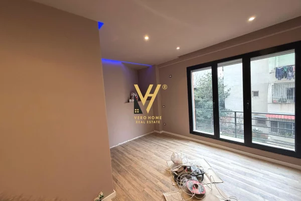 Business Property for Rent 3+1 in Tirana - 1,000 Euro