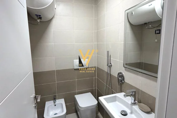 JEPET ZYRE 92 M2 ME QIRA TE STACIONI I TRENIT 1.000 EURO