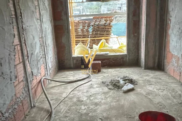 Shtepi ne shitje Apartament ne Tirane, 1+1, Mobilimi Bosh, pa mobiluar, Pagesa 75,000  Euro.