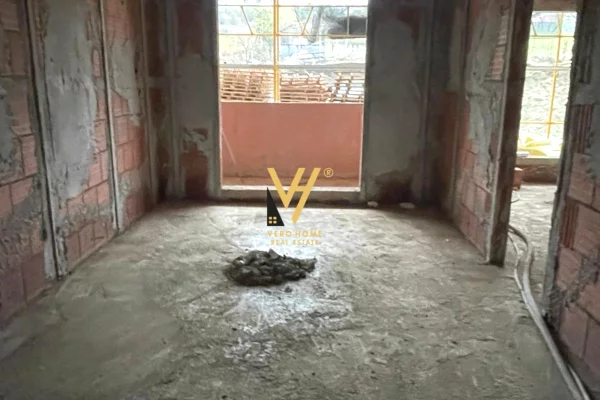 Shtepi ne shitje Apartament ne Tirane, 1+1, Mobilimi Bosh, pa mobiluar, Pagesa 75,000  Euro.