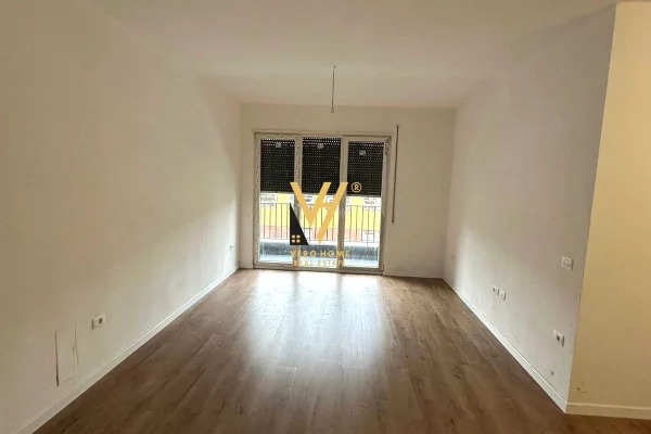 Business Property for Rent 3+1 in Tirana - 85,000 Leke