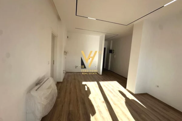 Business Property for Rent 3+1 in Tirana - 300,000 Leke