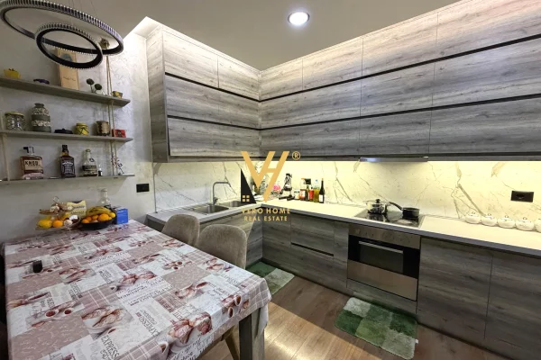 Shtepi ne shitje Apartament ne Tirane, 2+1, Mobilimi E mobiluar, Pagesa 31,000,000  Leke.