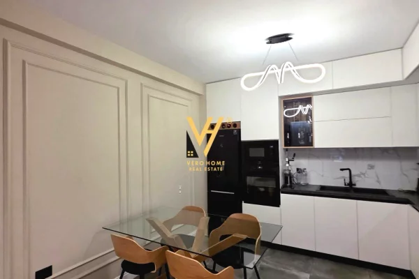 Shtepi ne shitje Apartament ne Tirane, 2+1, Mobilimi E mobiluar, Pagesa 37,500,000  Leke.