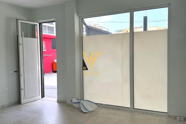 Ambient biznesi me qera 1+1 ne Tirane - 50,000 Leke