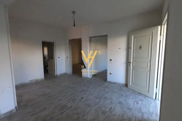 Shtepi ne shitje Vila Luksoze ne Tirane, 4+1, Mobilimi Bosh, pa mobiluar, Pagesa 600,000  Euro.