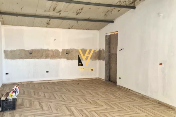 Shtepi ne shitje Vila Luksoze ne Tirane, 4+1, Mobilimi Bosh, pa mobiluar, Pagesa 600,000  Euro.