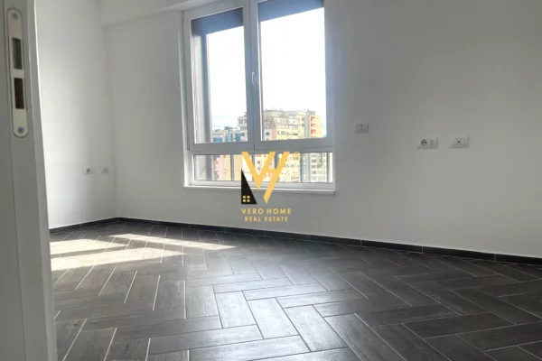 JEPET ZYRE 80 M2 ME QERA NE MYSLYM SHYR 800 EURO