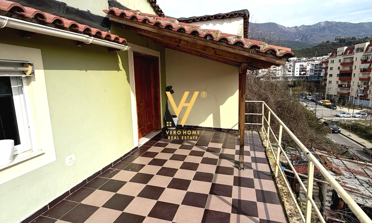 Luxury villas for rent in Tirana 7+1, Emty