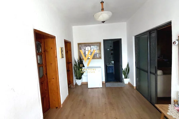 Luxury villas for rent in Tirana 7+1, Emty