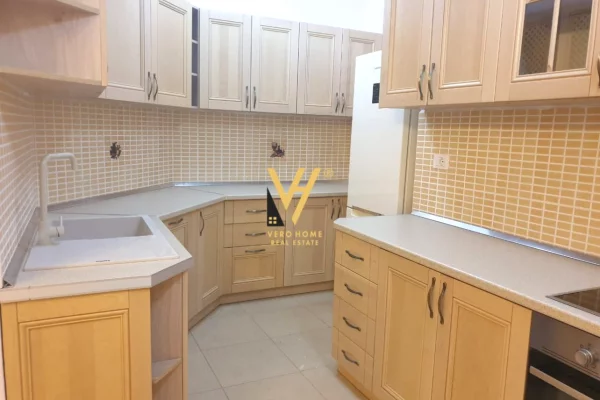 Shtepi ne shitje Apartament ne Tirane, 3+1, Mobilimi E mobiluar, Pagesa 350,000  Euro.