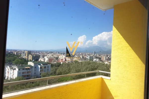 Shtepi ne shitje Apartament ne Tirane, 3+1, Mobilimi E mobiluar, Pagesa 350,000  Euro.