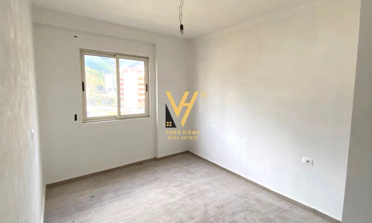 Shtepi ne shitje Apartament ne Tirane, 2+1, Mobilimi Bosh, pa mobiluar, Pagesa 85,000  Euro.