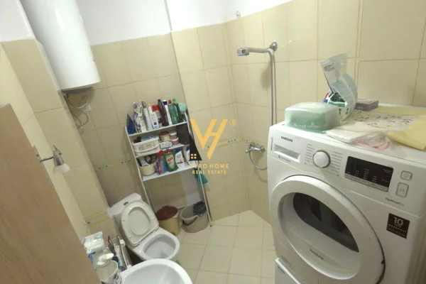 Shtepi ne shitje Papafingo(kati i catise) ne Tirane, 2+1, Mobilimi E mobiluar, Pagesa 127,000  Euro.