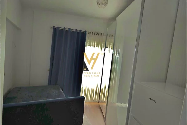 Shtepi ne shitje Papafingo(kati i catise) ne Tirane, 2+1, Mobilimi E mobiluar, Pagesa 127,000  Euro.