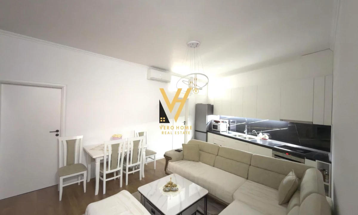 Shtepi ne shitje Papafingo(kati i catise) ne Tirane, 2+1, Mobilimi E mobiluar, Pagesa 127,000  Euro.