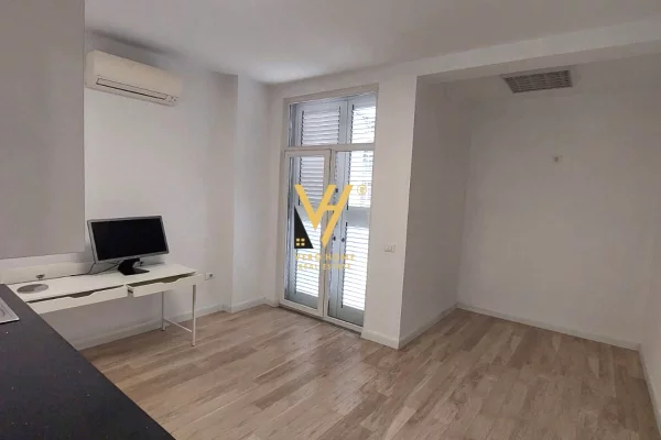 Ambient biznesi me qera 3+1 ne Tirane - 5,000 Euro