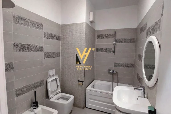 JEPET ZYRE 416 M2 ME QERA TE KOMUNA E PARISIT 5.000 EURO