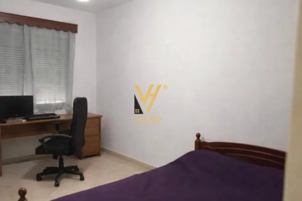 Shtepi ne shitje Apartament ne Tirane, 2+1, Mobilimi E mobiluar, Pagesa 165,000  Euro.