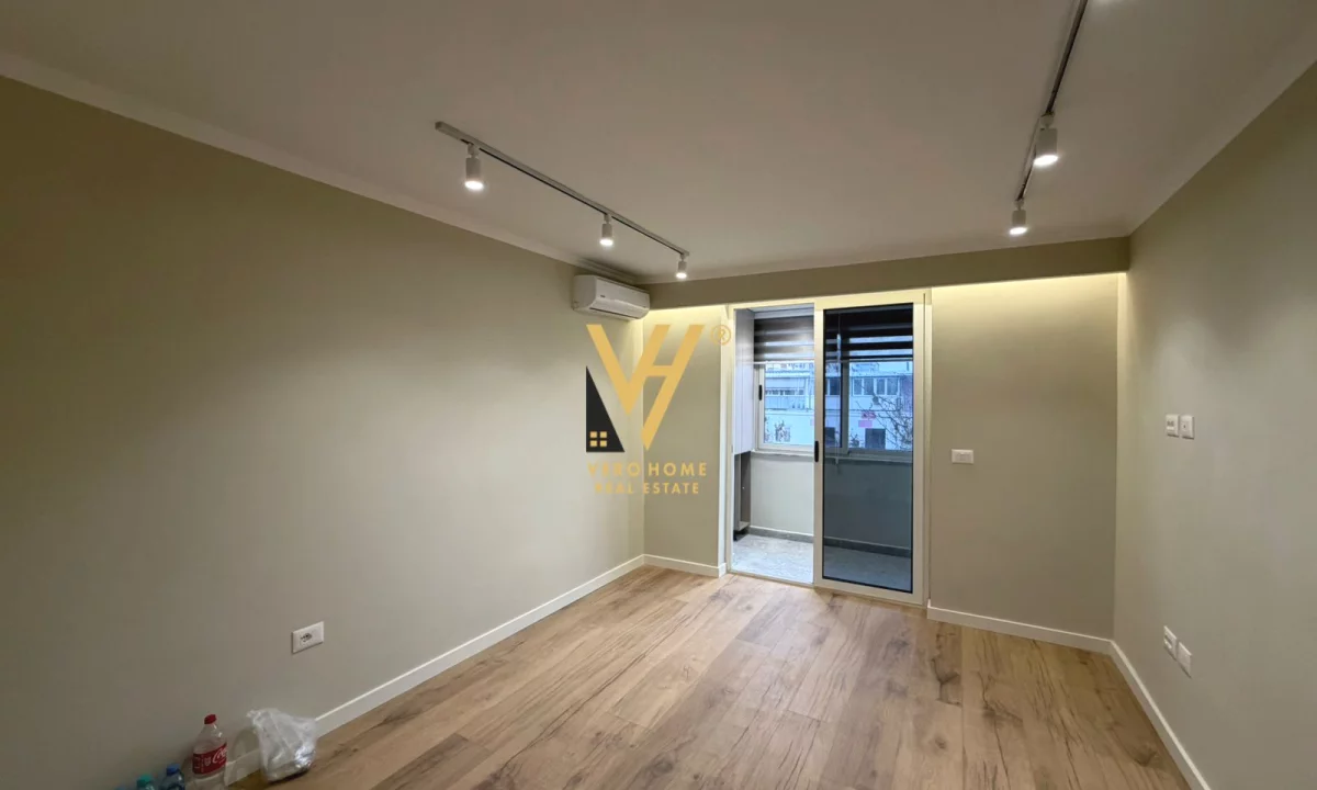 Shtepi ne shitje Apartament ne Tirane, 1+1, Mobilimi Bosh, pa mobiluar, Pagesa 125,000  Euro.