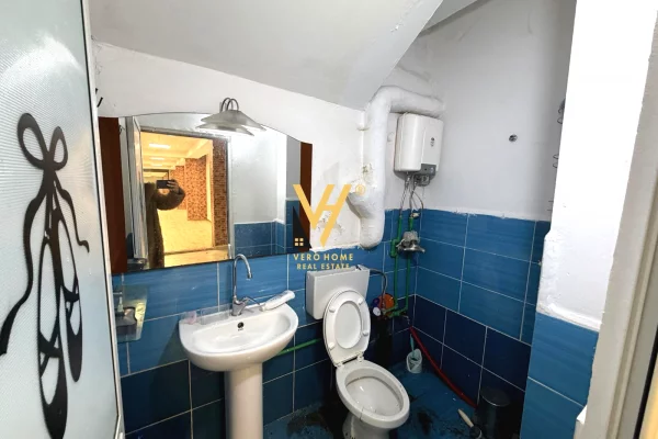 JEPET AMBIENT BIZNESI 150 M2 ME QIRA TE 21 DHJETORI 70.000 LEKE