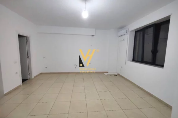 Business Property for Rent 3+1 in Tirana - 35,000 Leke