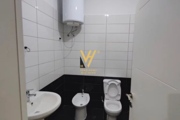 Business Property for Rent 3+1 in Tirana - 35,000 Leke