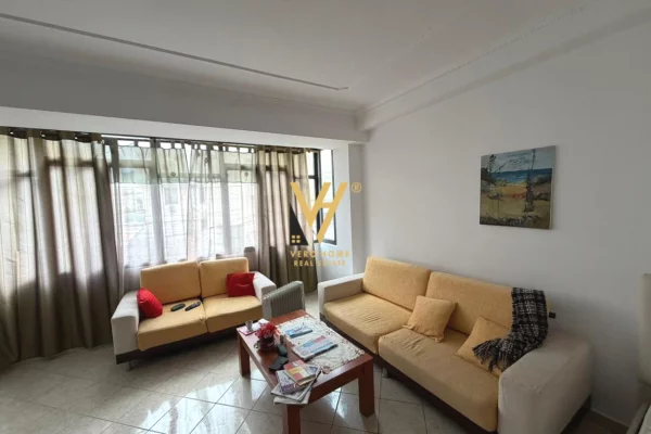 JEPET HYRJE 2+1 ME QIRA TE RRUGA E KAVAJES 60.000 LEKE