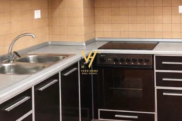 Ambient biznesi me qera 3+1 ne Tirane - 40,000 Leke