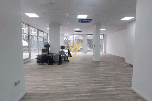 Business Property for Rent 1+1 in Tirana - 2,600 Euro