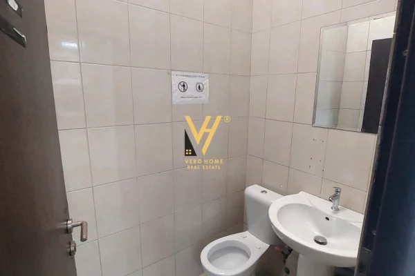 JEPET DYQAN 172 M2 ME QERA TE STACIONI TRENIT 2.600 EURO