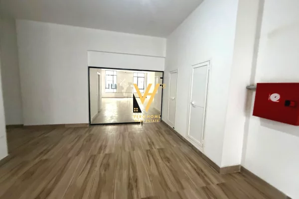 Ambient biznesi me qera 3+1 ne Tirane - 15,600 Euro