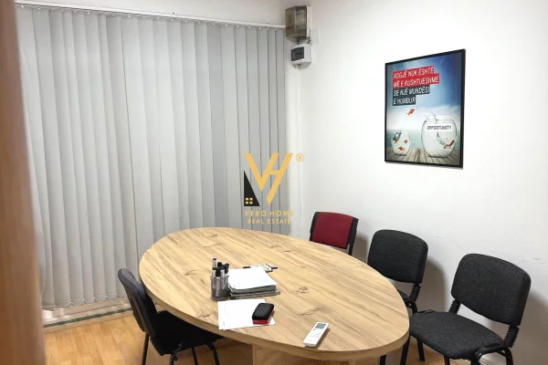 Ambient biznesi me qera 3+1 ne Tirane - 50,000 Leke