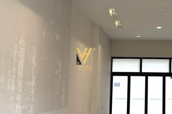 Business Property for Rent 1+1 in Tirana - 90,000 Leke