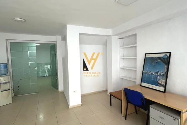 Ambient biznesi me qera 1+1 ne Tirane - 50,000 Leke