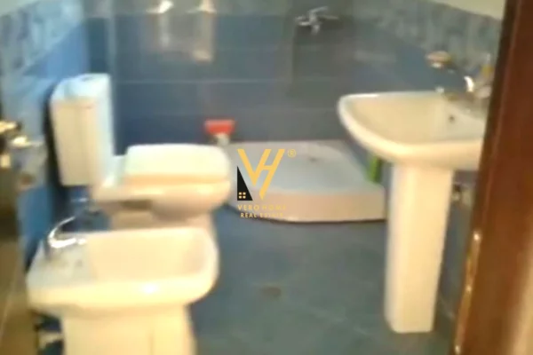 Shtepi ne shitje Apartament ne Vlore, 2+1, Mobilimi E mobiluar, Pagesa 215,000  Euro.