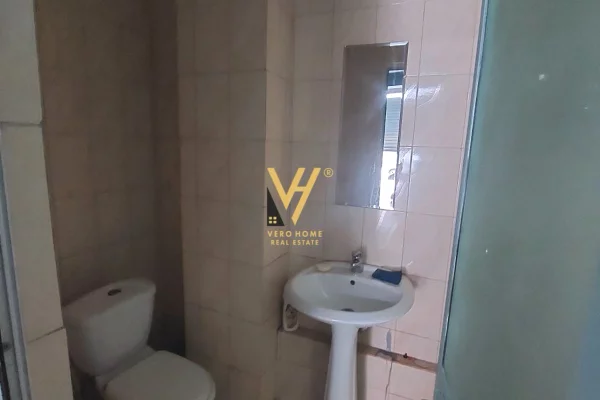 Ambient biznesi me qera 1+1 ne Tirane - 60,000 Leke