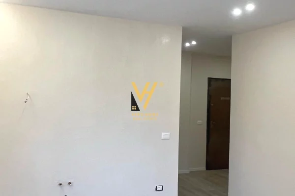 Shtepi ne shitje Apartament ne Durres, 1+1, Mobilimi Bosh, pa mobiluar, Pagesa 95,000  Euro.