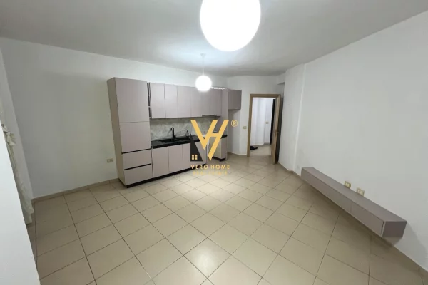 Shtepi me qera Apartament ne Tirane, 2+1, Mobilimi Bosh, pa mobiluar, Pagesa 35,000  Leke.