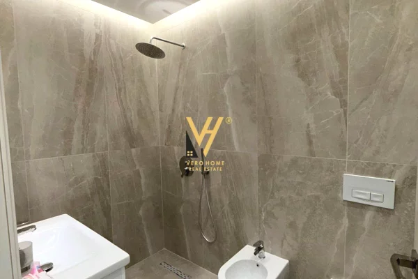 JEPET AMBIENT BIZNESI 200 M2 ME QIRA TE GARDEN BUILDING, RR.KAVAJES 3.000 EURO