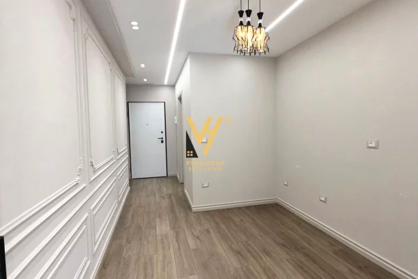 JEPET AMBIENT BIZNESI 200 M2 ME QIRA TE GARDEN BUILDING, RR.KAVAJES 3.000 EURO