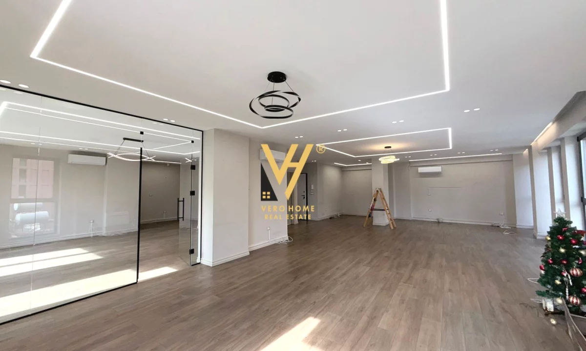 JEPET AMBIENT BIZNESI 200 M2 ME QIRA TE GARDEN BUILDING, RR.KAVAJES 3.000 EURO