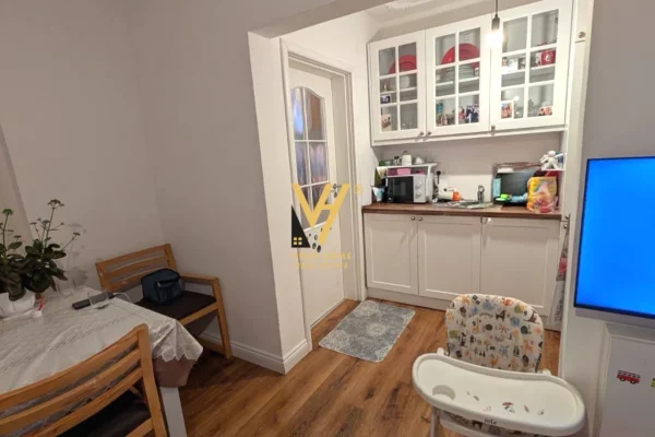 Appartamento in vendita a Tirana 2+1, Arredato