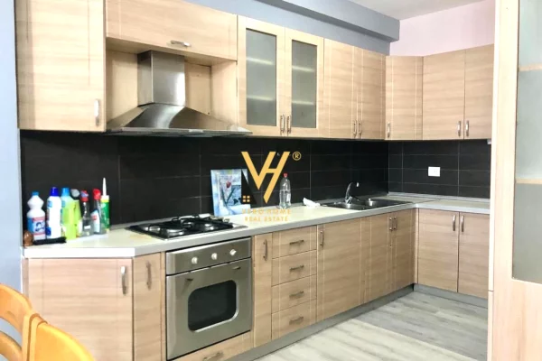 Shtepi me qera Apartament ne Tirane, 2+1, Mobilimi E mobiluar, Pagesa 650  Euro.