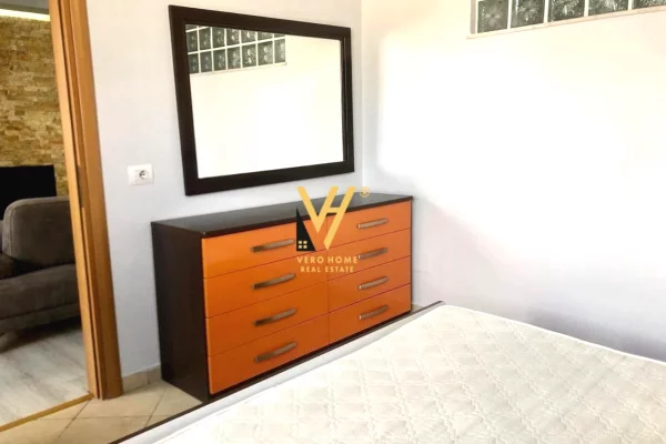 Shtepi me qera Apartament ne Tirane, 2+1, Mobilimi E mobiluar, Pagesa 650  Euro.