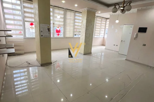 Ambient biznesi me qera 3+1 ne Tirane - 60,000 Leke