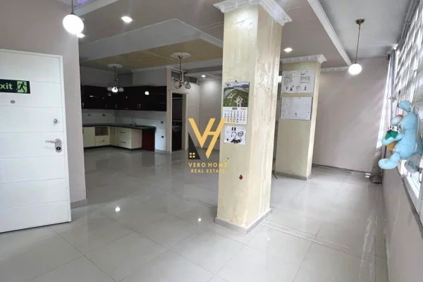 Ambient biznesi me qera 3+1 ne Tirane - 60,000 Leke