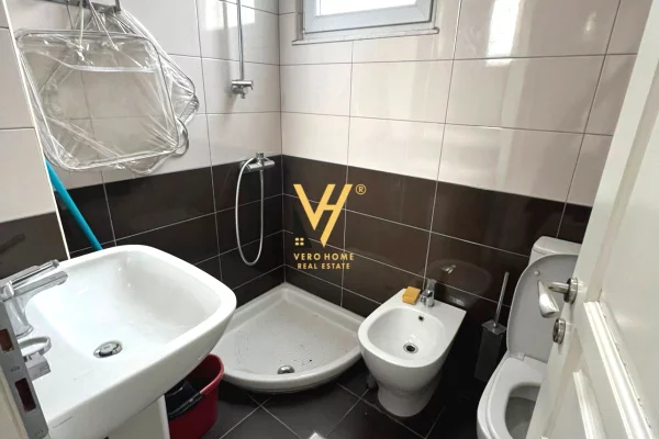 JEPET ZYRE 83 M2 ME QERA TE 5 MAJI 60.000 LEKE