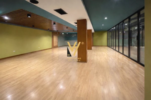 Ambient biznesi me qera 3+1 ne Tirane - 2,000 Euro