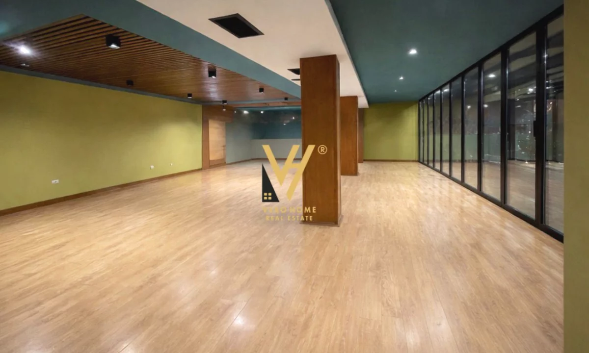 JEPET AMBIENT BIZNESI 150 M2 ME QERA SAUK I RI 2.000 EURO